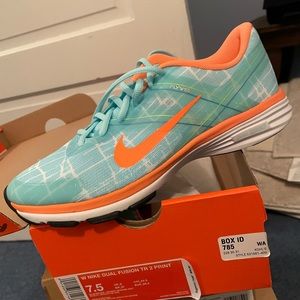 Nike dual fusion size 7.5 worn 1x excellent condition